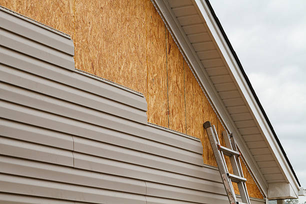 24/7 Emergency Siding Contractor experts in Evans, CO